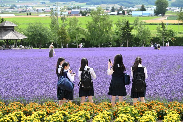 ファーム富田で見かけた女子高生たち